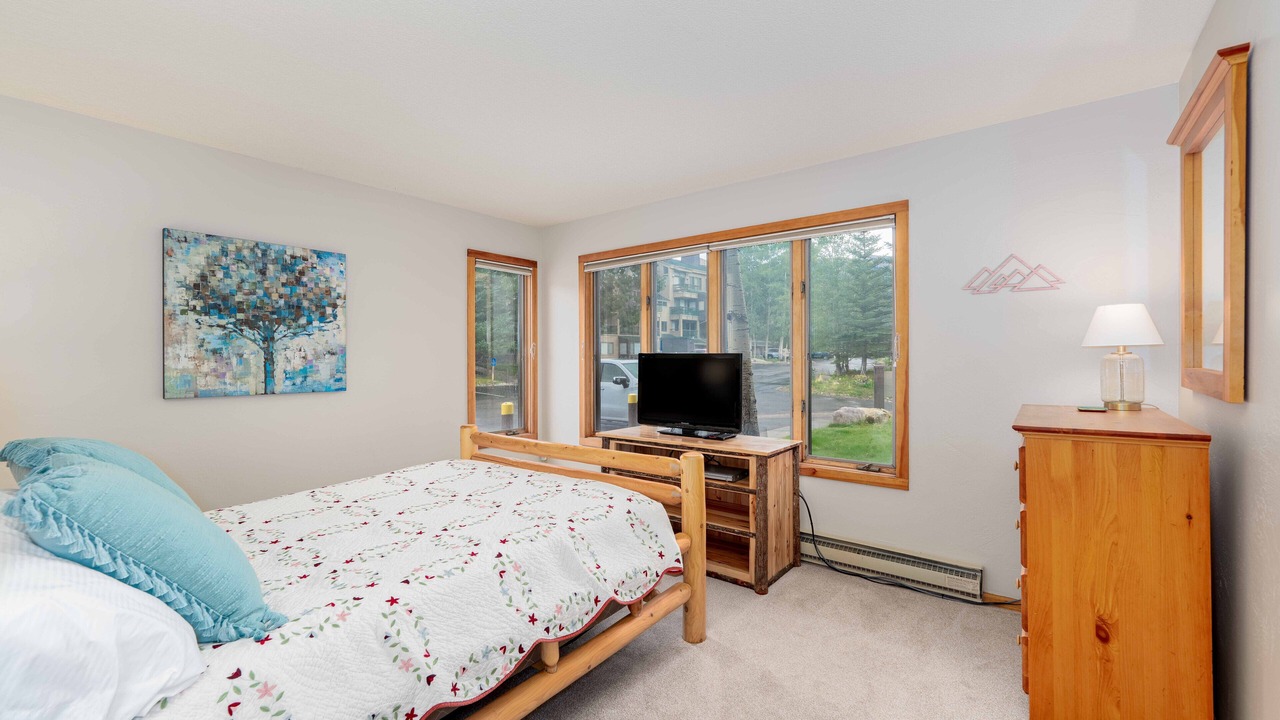 Photo of Bedroom in Lakeside Village