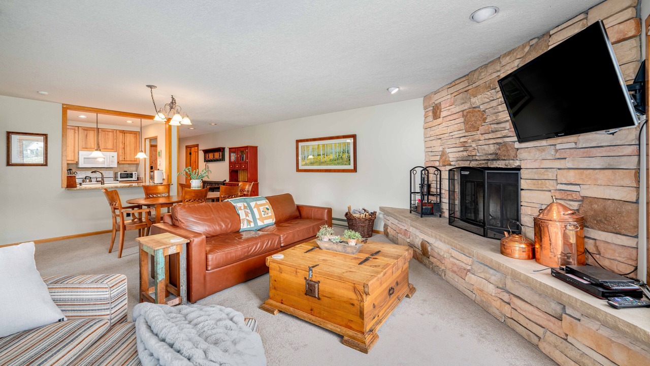 Photo of Livingroom in Lakeside Village
