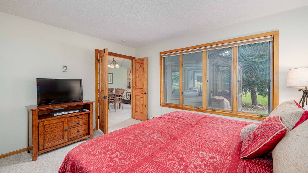Photo of Bedroom in Lakeside Village