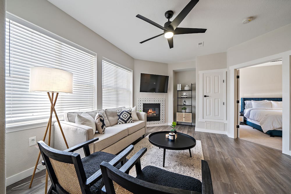 Photo of Livingroom in Aurora