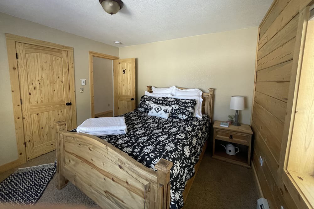 Photo of Bedroom in Warm Springs