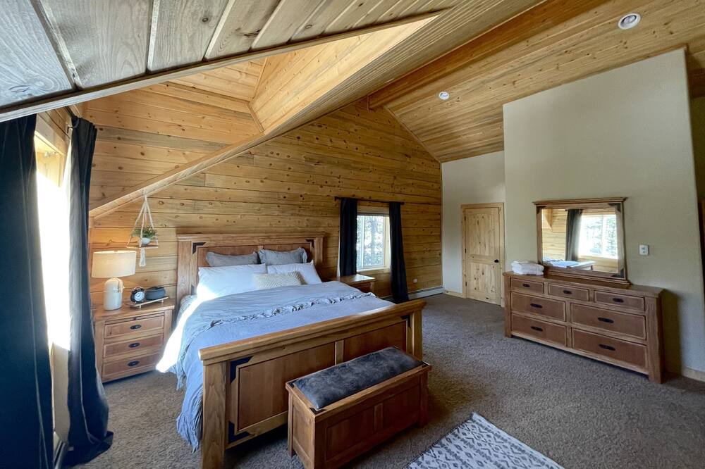 Photo of Bedroom in Warm Springs