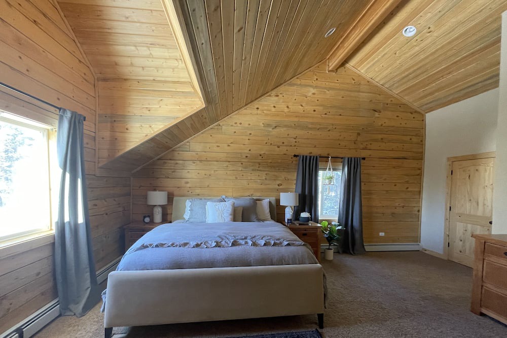 Photo of Bedroom in Warm Springs