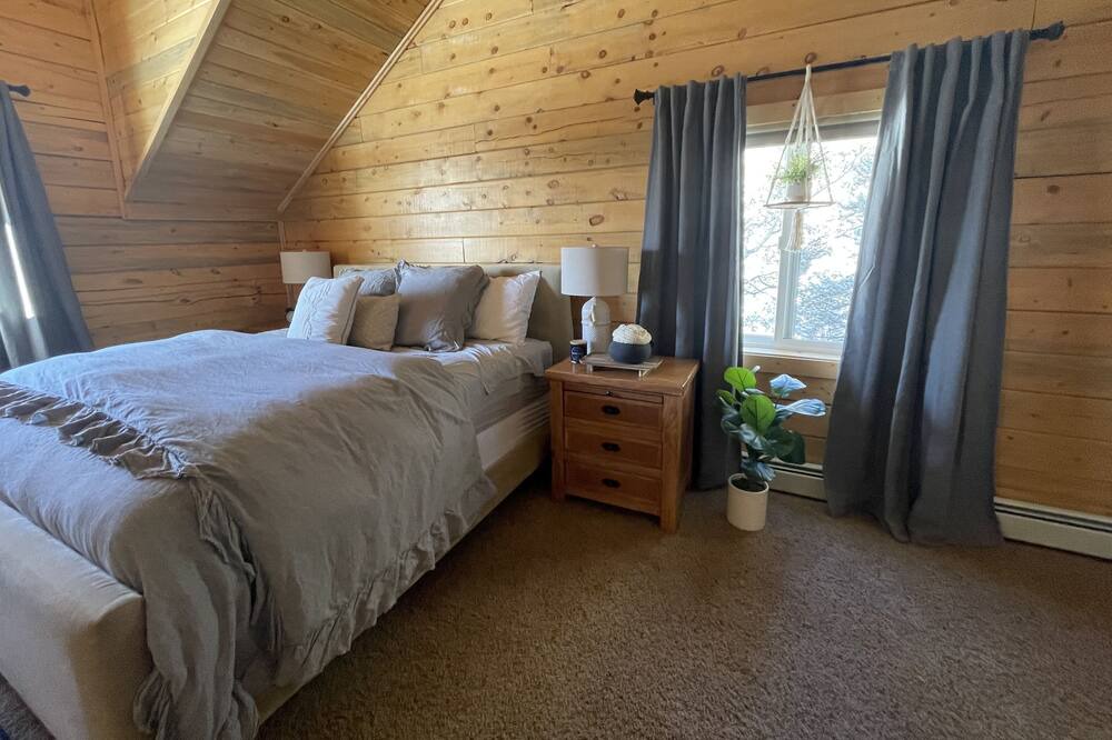 Photo of Bedroom in Warm Springs