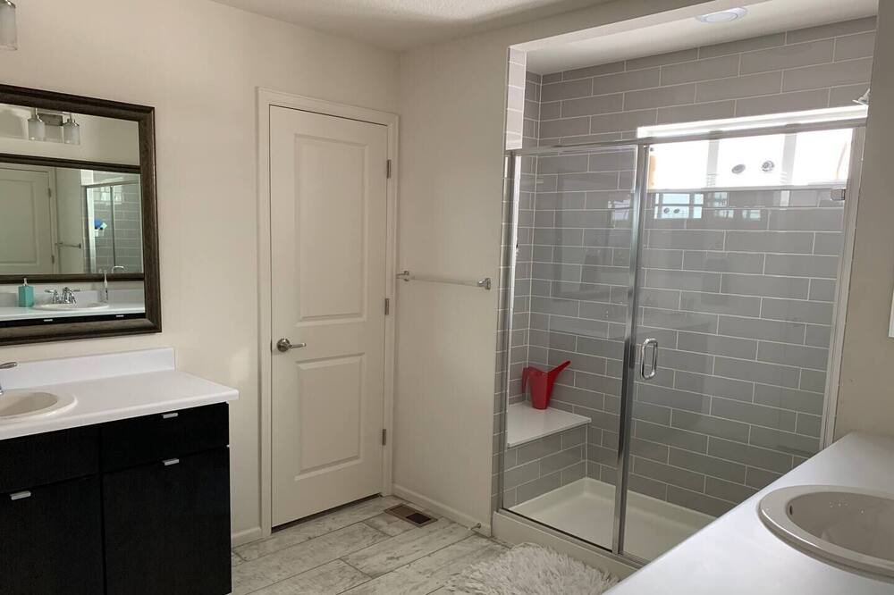 Photo of Bathroom in Golden