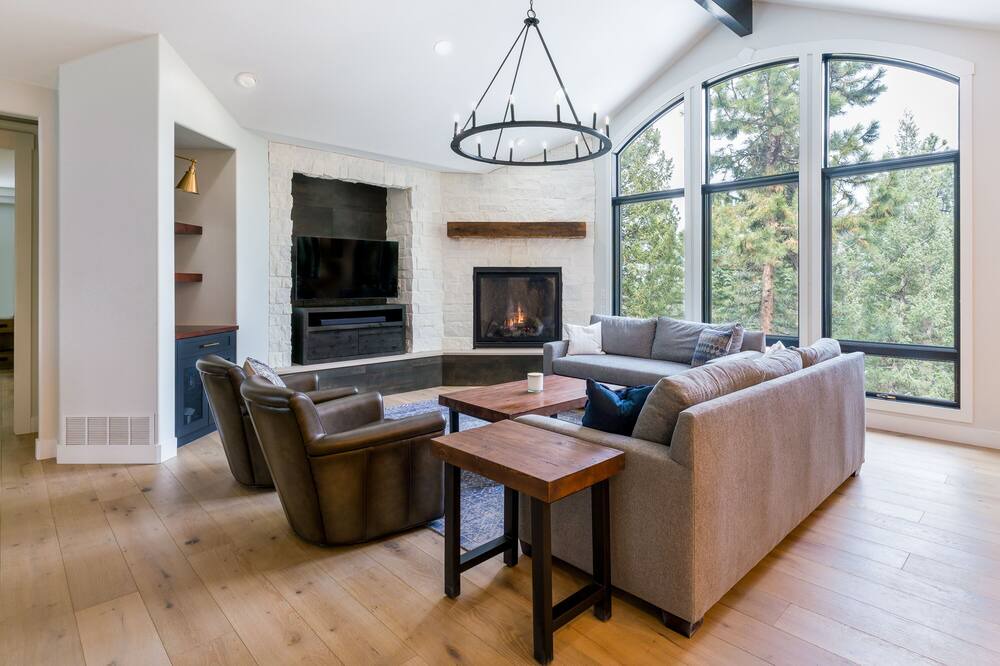 Photo of Livingroom in North Central Evergreen