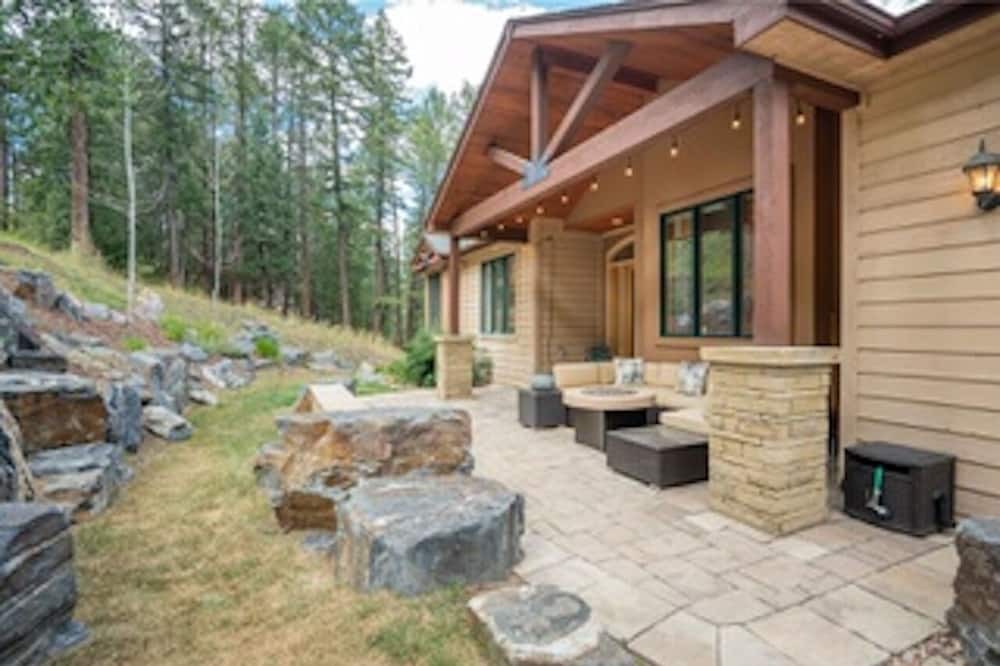Photo of Patio Balcony in North Central Evergreen