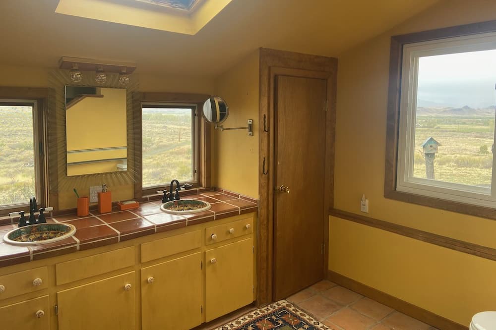 Photo of Bathroom in Del Norte