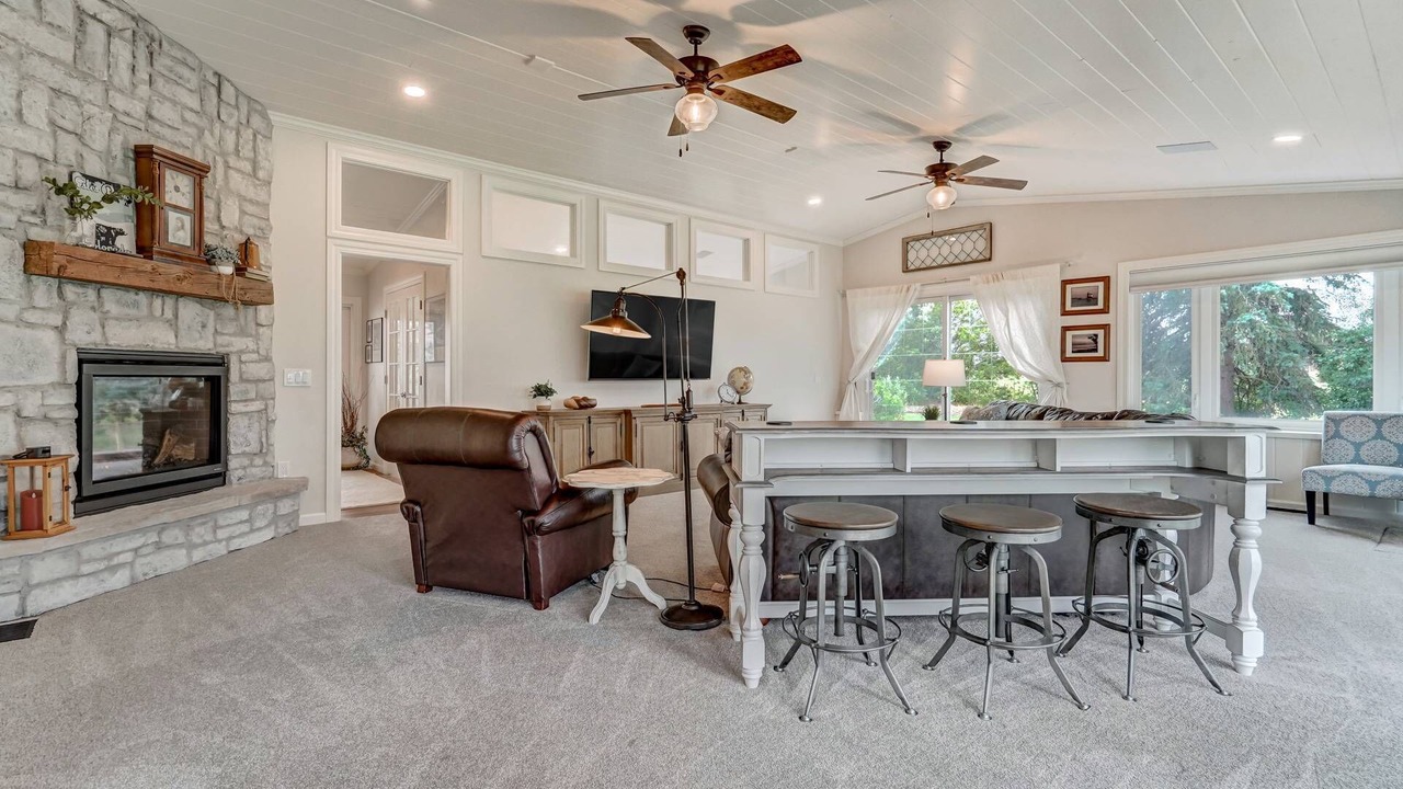 Photo of Livingroom in Gleneagle