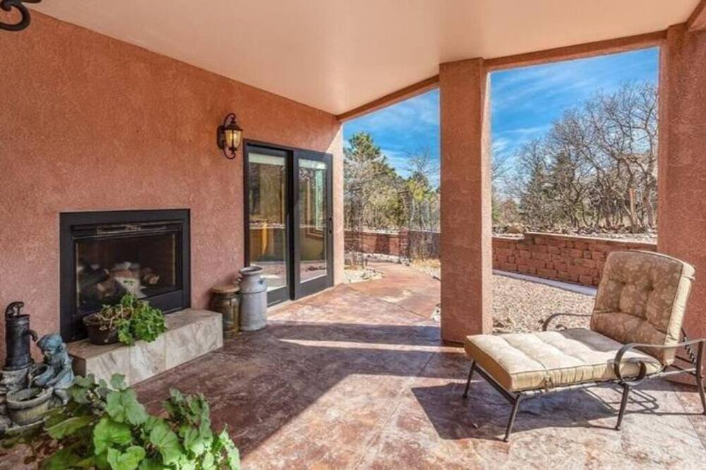Photo of Patio Balcony in Mountain Shadows