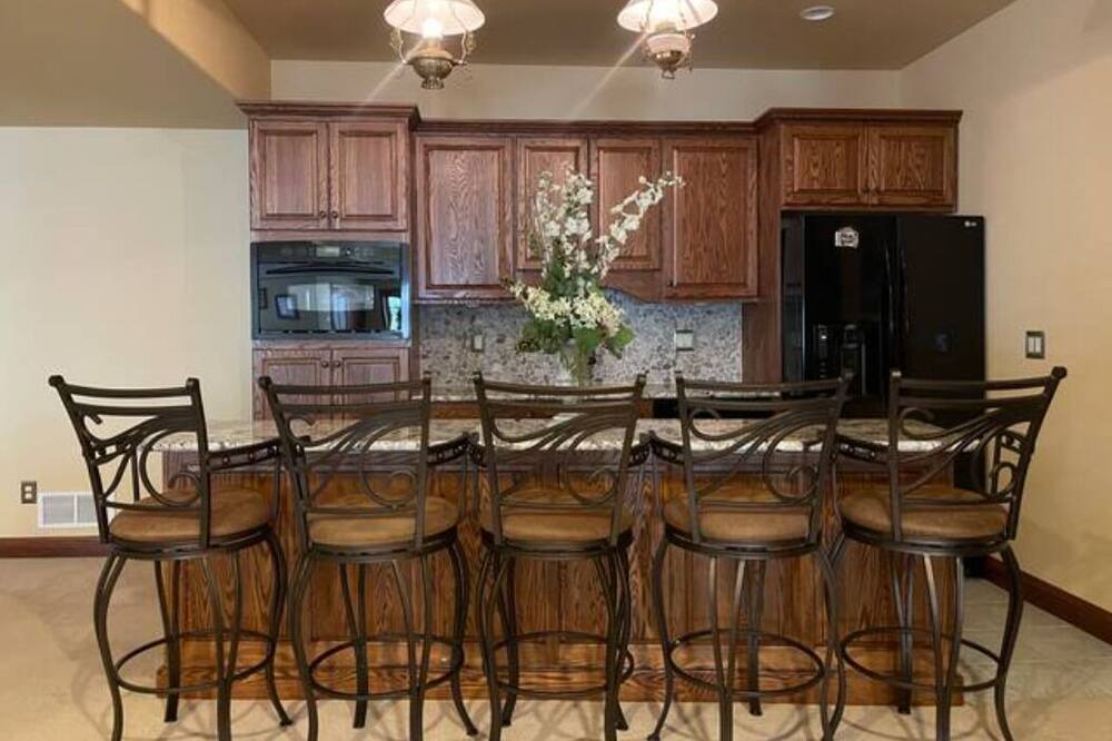 Photo of Kitchen in Mountain Shadows