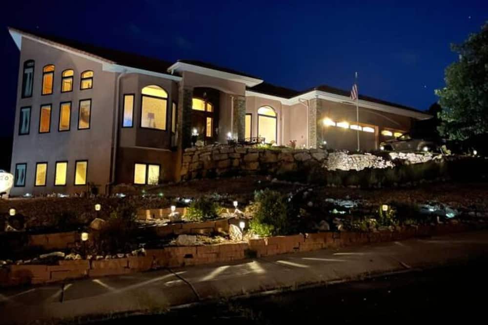 Photo of Outdoor in Mountain Shadows