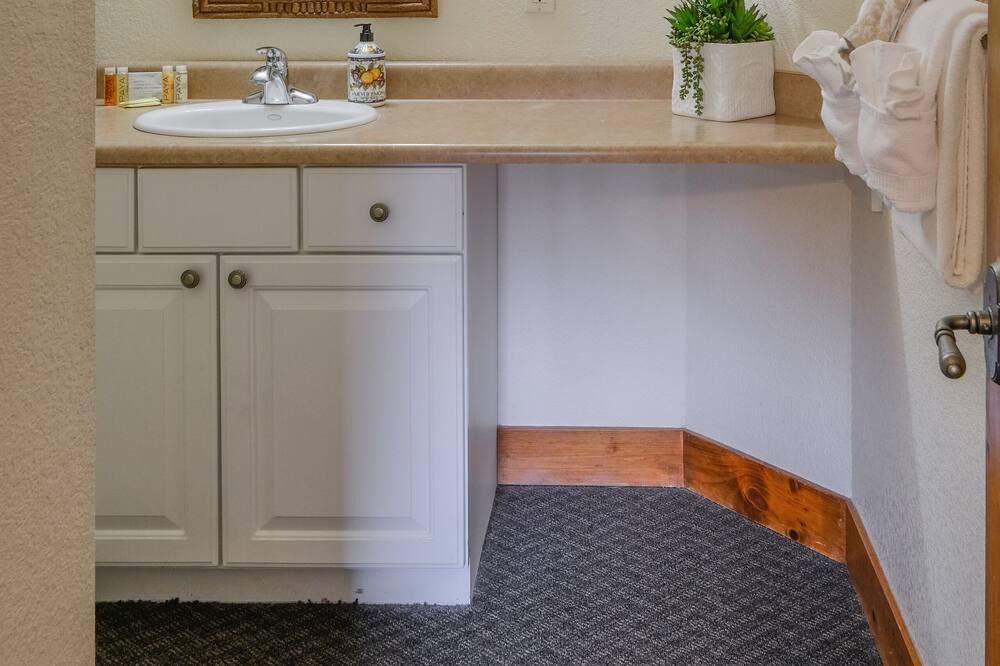 Photo of Bathroom in Grand Lake