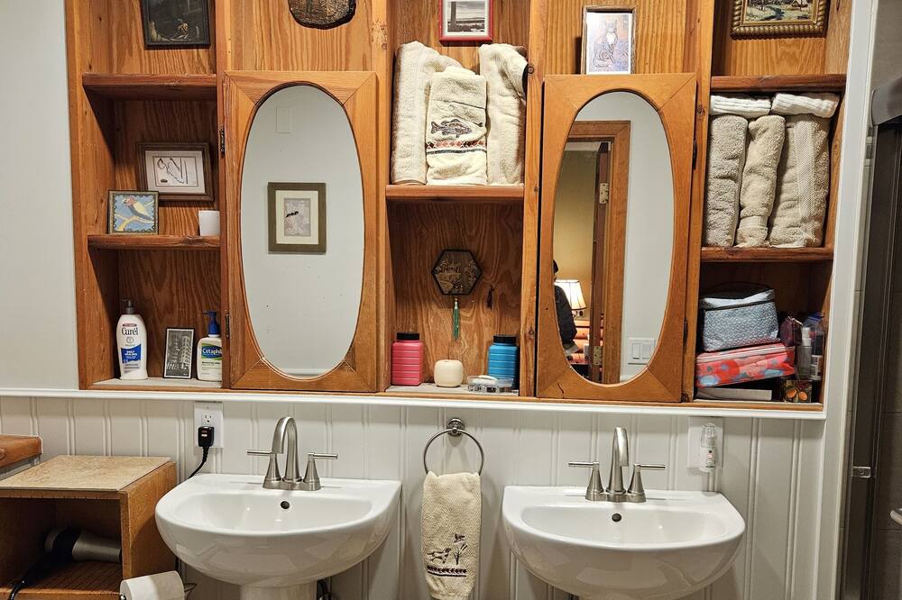 Photo of Bathroom in Clark