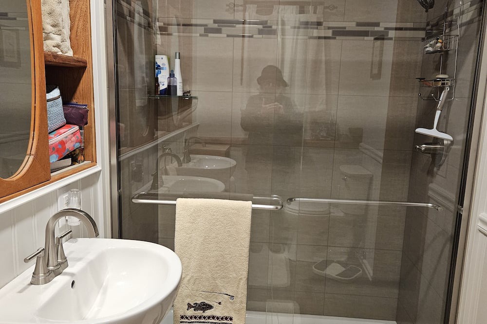 Photo of Bathroom in Clark