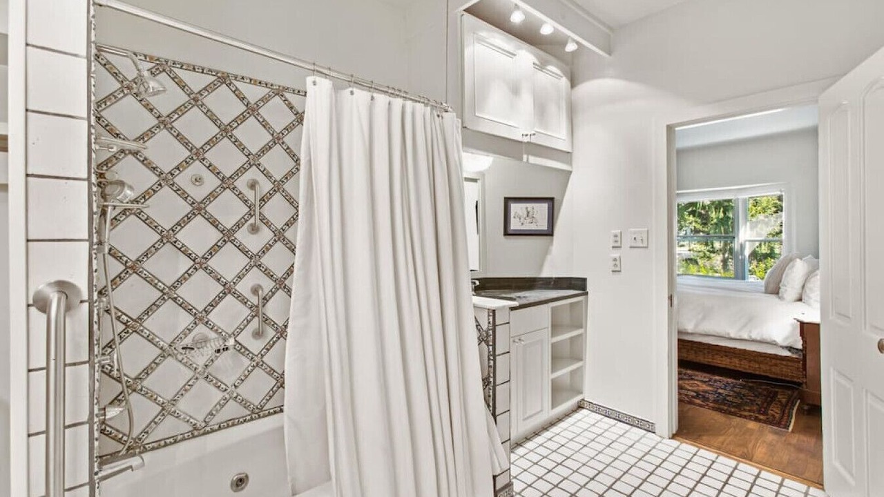 Photo of Bathroom in West End