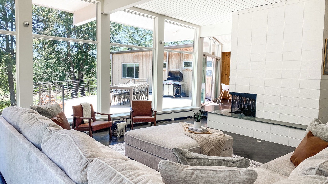Photo of Livingroom in Broadmoor