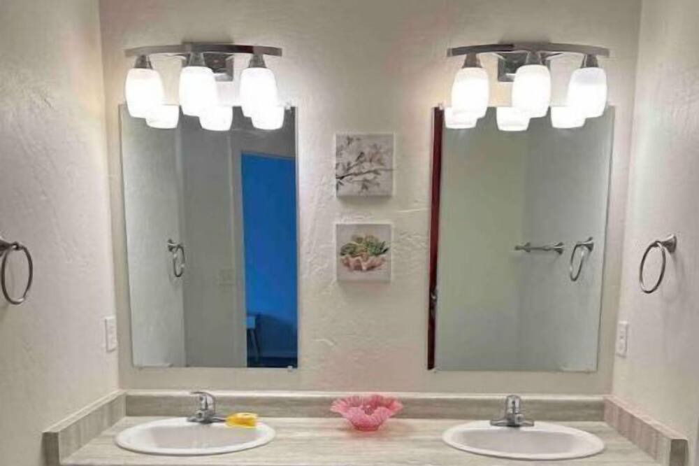 Photo of Bathroom in Pear Park