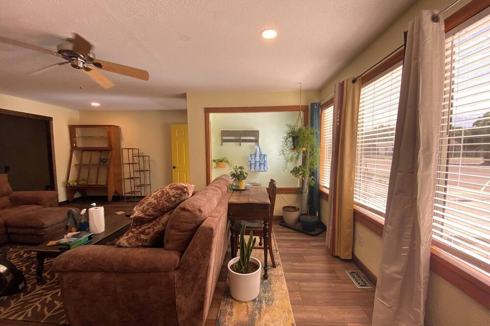 Photo of Livingroom in Fowler