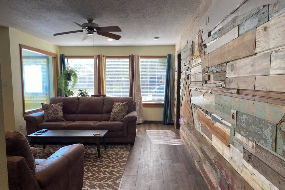 Photo of Livingroom in Fowler
