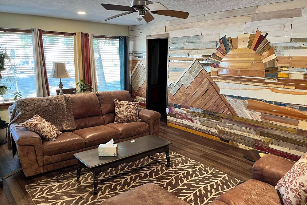 Photo of Livingroom in Fowler