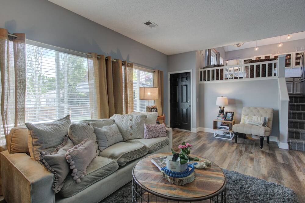Photo of Livingroom in Longmont