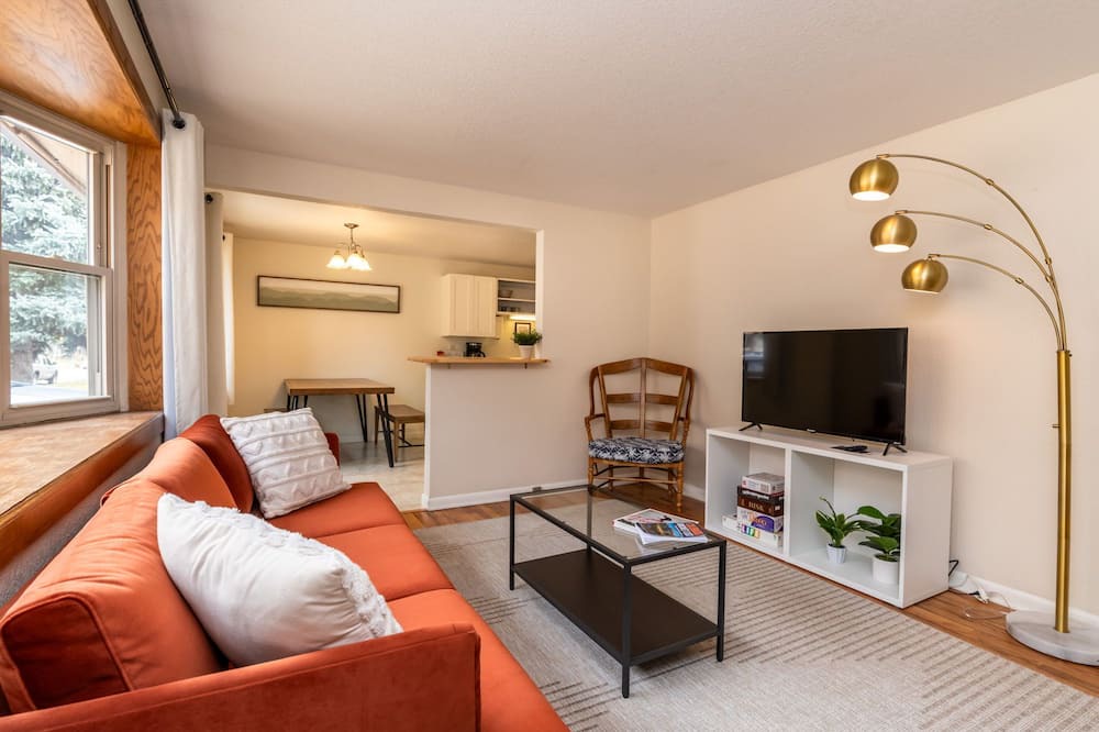 Photo of Livingroom in Arvada Plaza Area