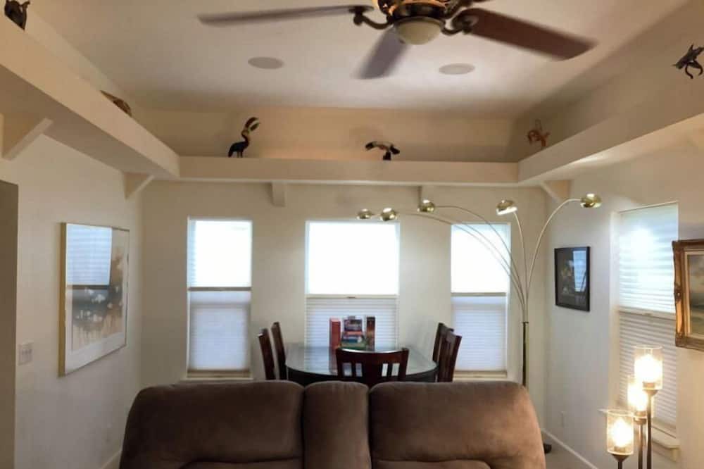 Photo of Livingroom in Lafayette