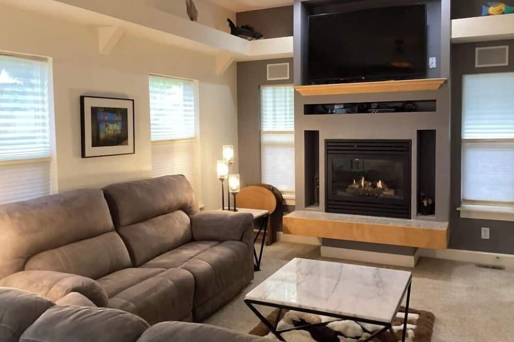 Photo of Livingroom in Lafayette