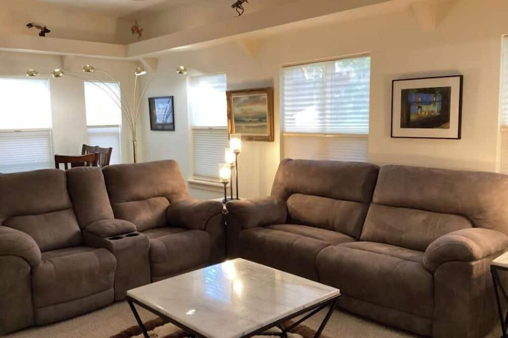 Photo of Livingroom in Lafayette