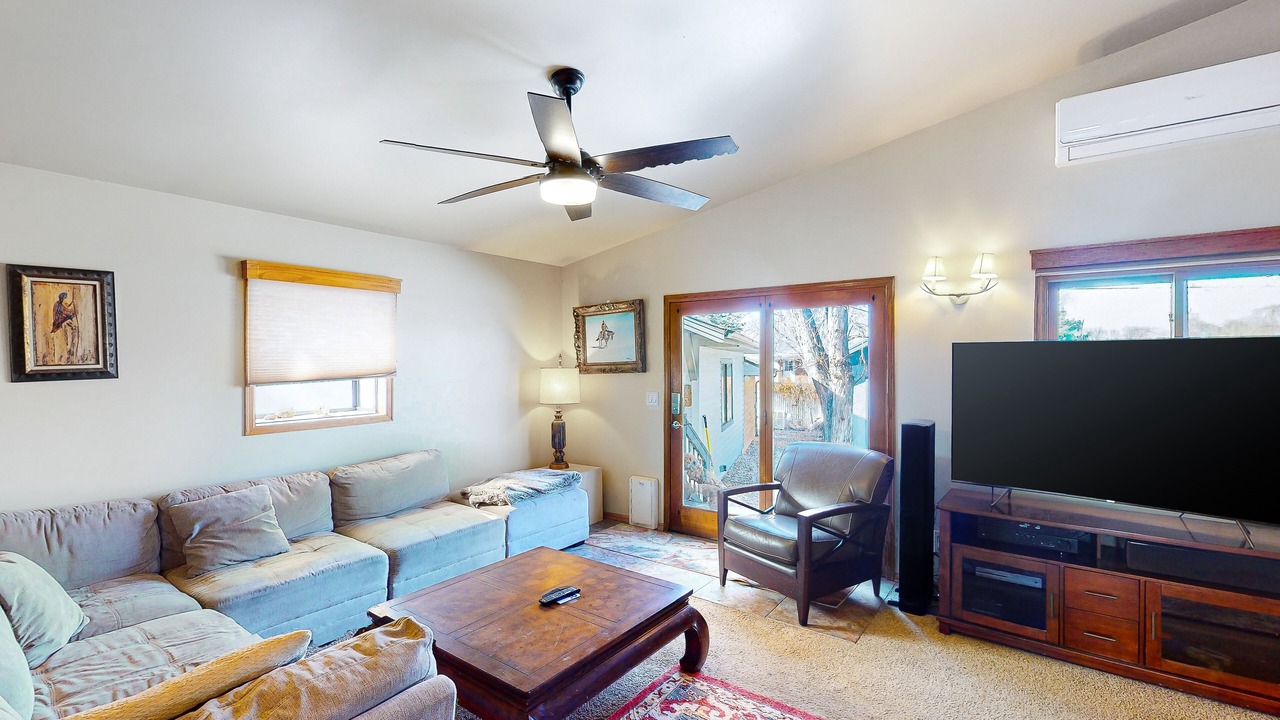 Photo of Livingroom in Englewood