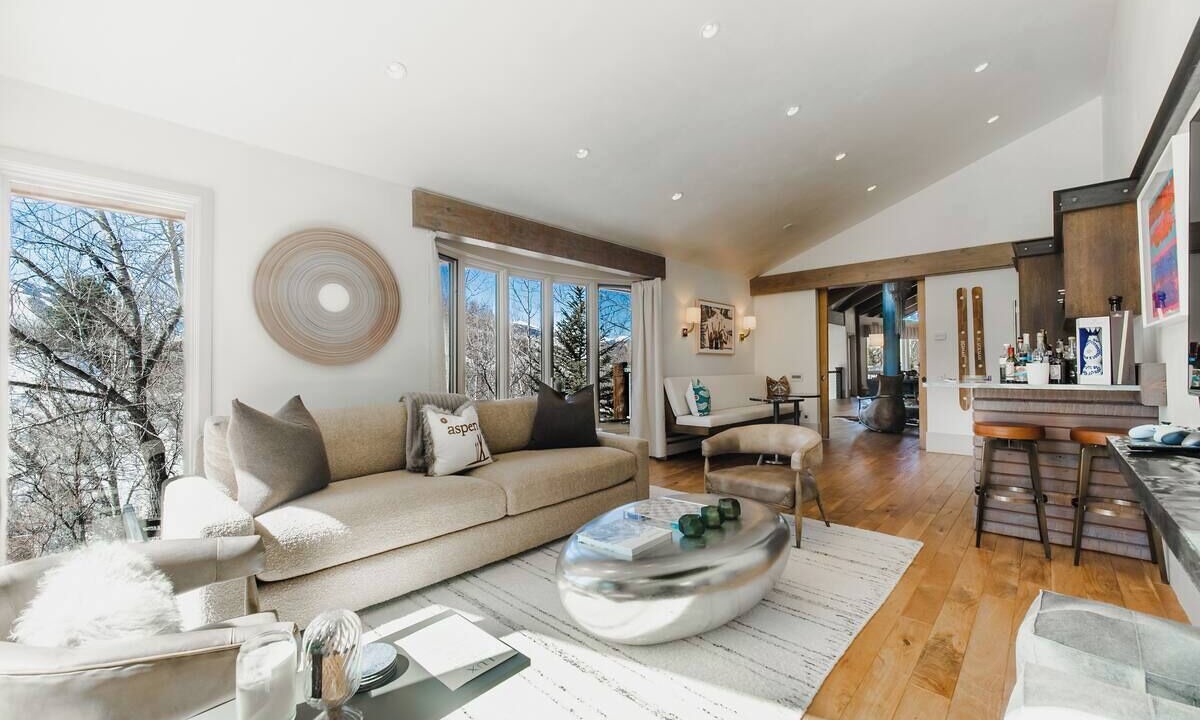 Photo of Livingroom in Red Mountain