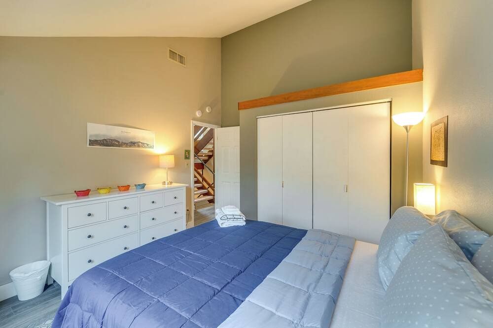 Photo of Bedroom in Wonderland Hills