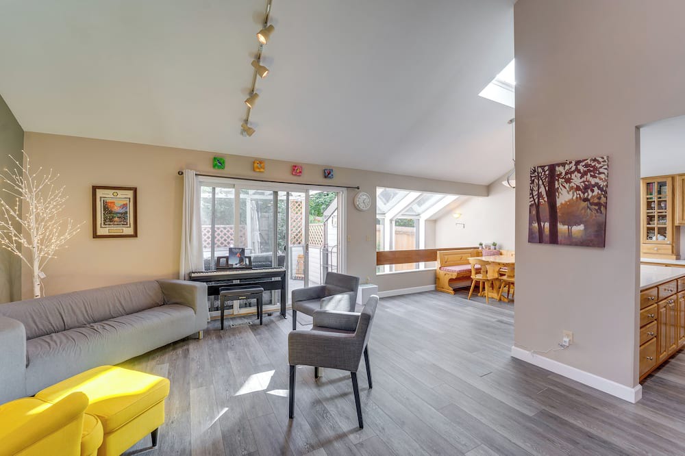 Photo of Bedroom in Wonderland Hills