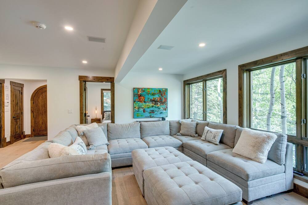 Photo of Livingroom in Intermountain