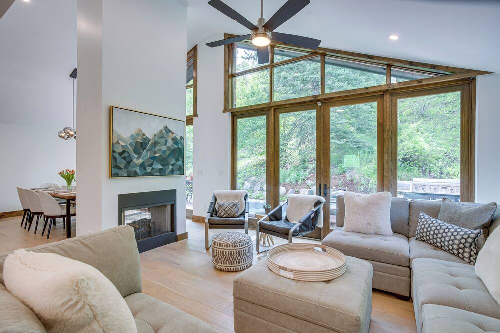 Photo of Livingroom in Intermountain