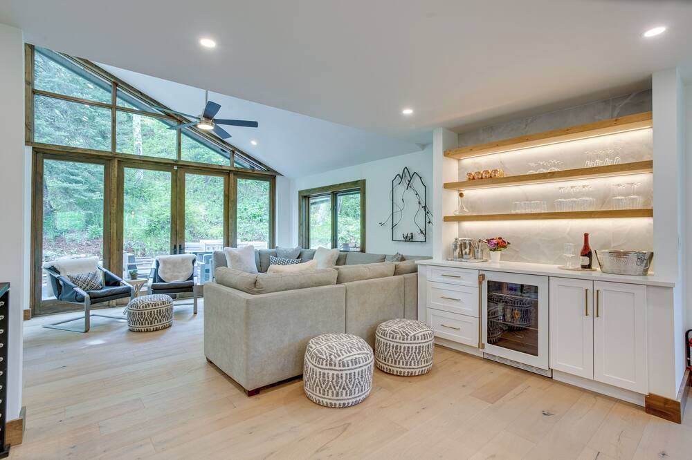 Photo of Livingroom in Intermountain
