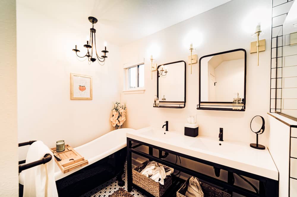 Photo of Bathroom in Palisade