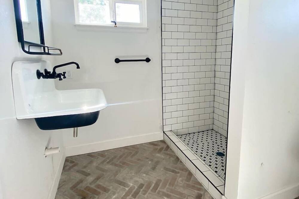 Photo of Bathroom in Palisade