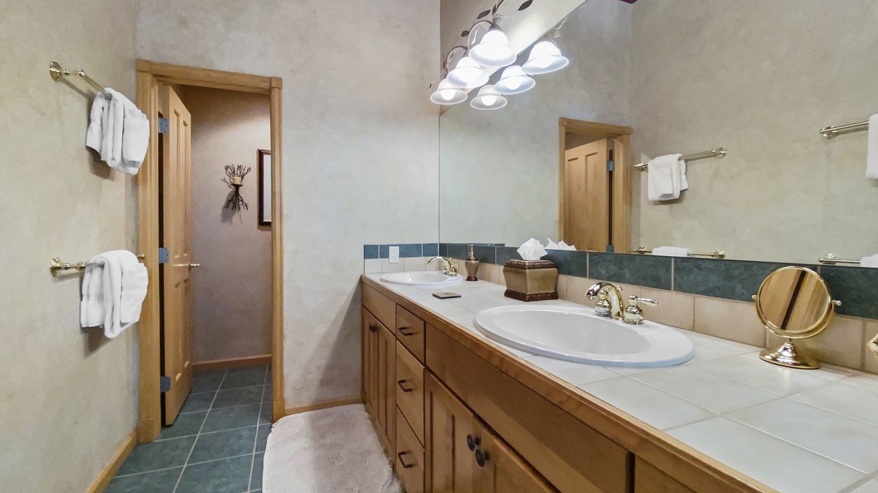Photo of Bathroom in Warrior's Mark West
