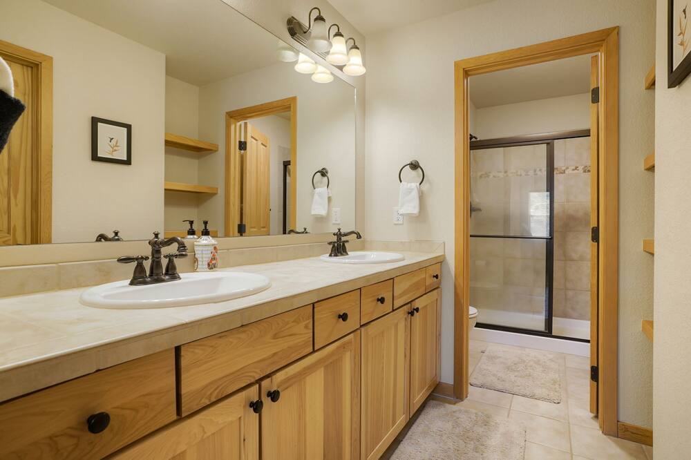 Photo of Bathroom in Rendezvous