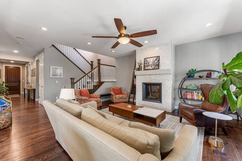 Photo of Livingroom in Whittier
