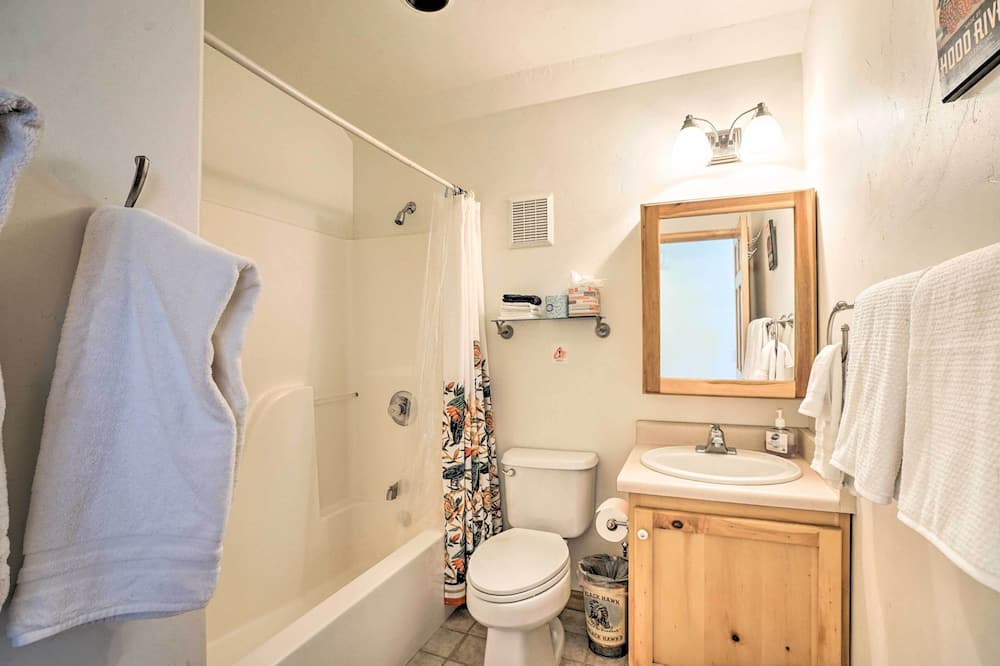 Photo of Bathroom in Redstone
