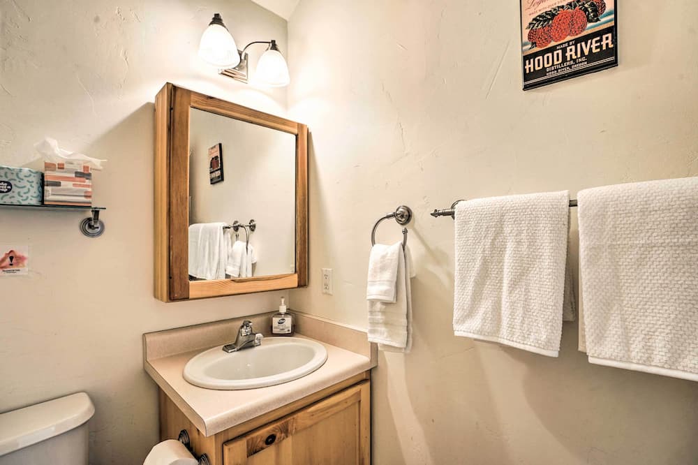 Photo of Bathroom in Redstone