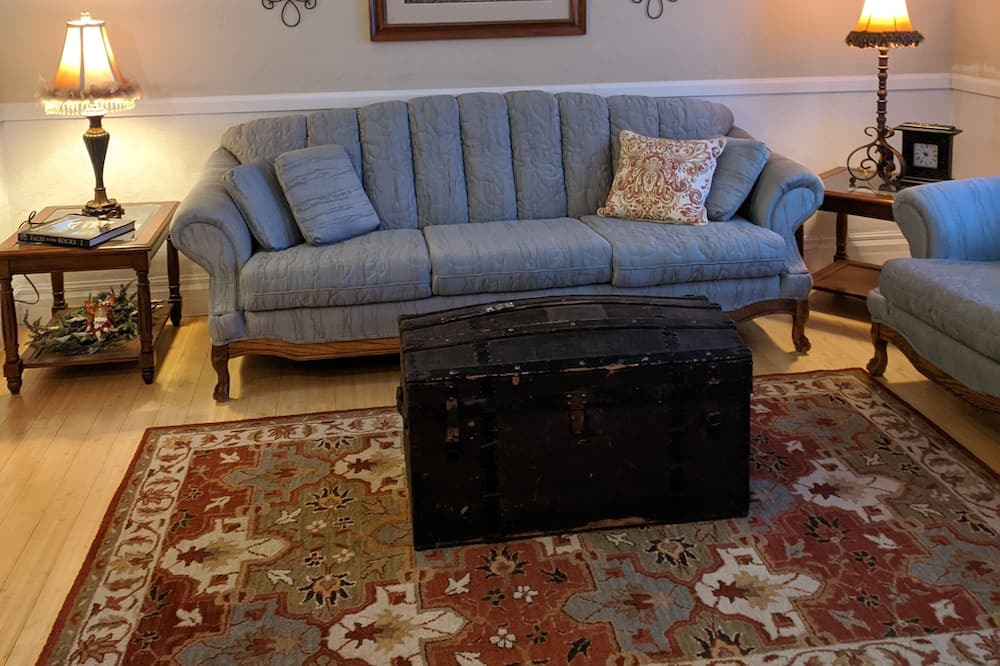 Photo of Livingroom in Victor