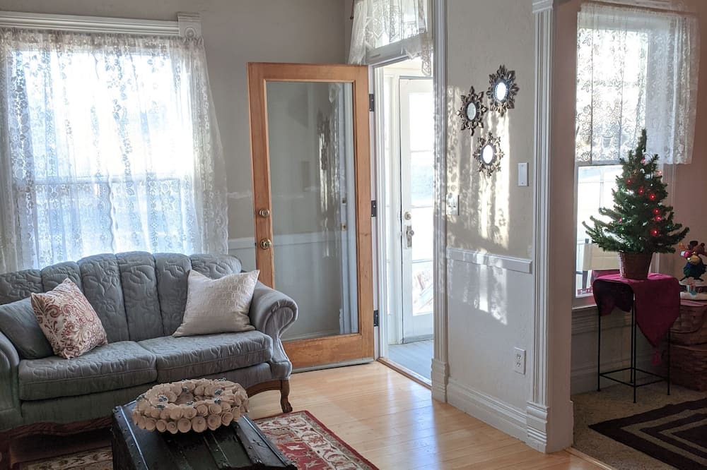Photo of Livingroom in Victor