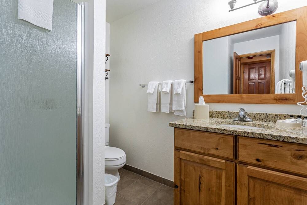 Photo of Bathroom in Highland Meadows