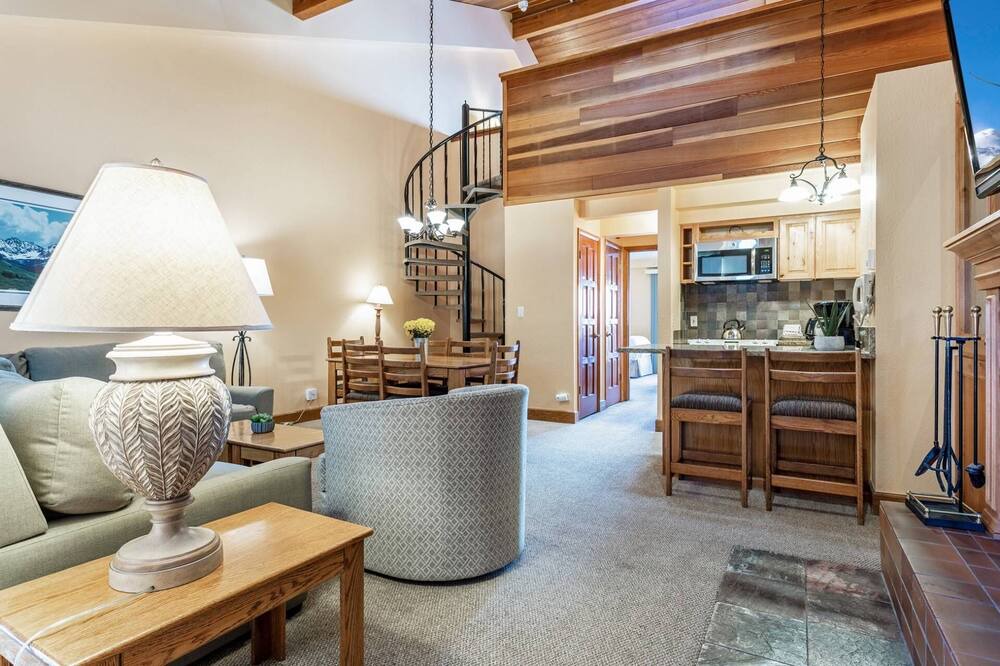 Photo of Bedroom in Highland Meadows