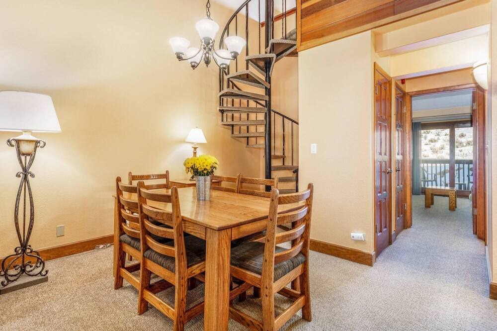 Photo of Bedroom in Highland Meadows