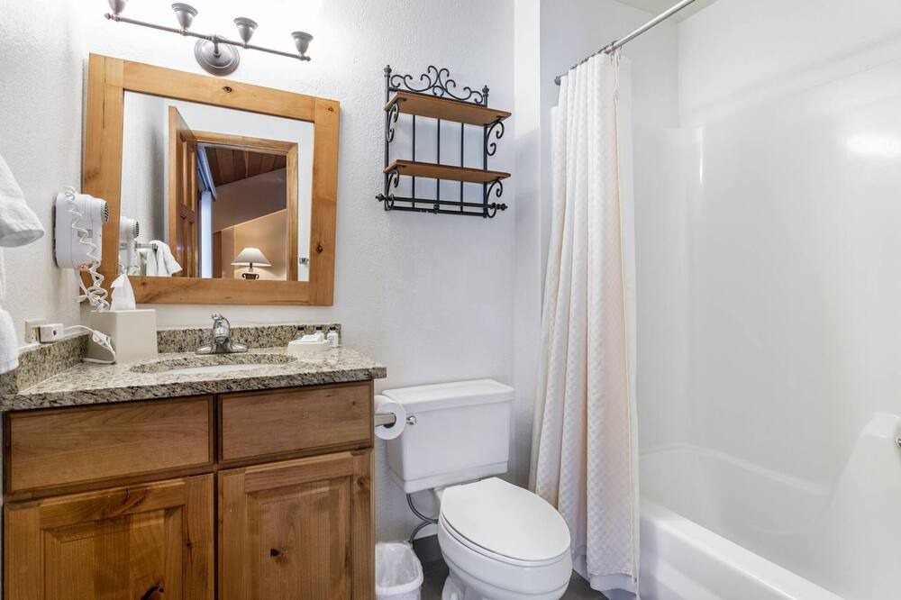 Photo of Bathroom in Highland Meadows
